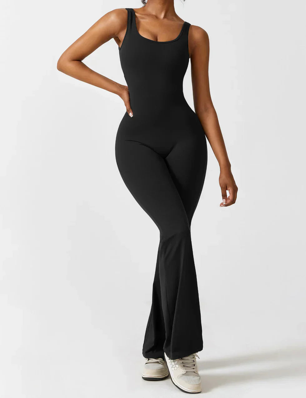 Van Wijnen Mode | Dames Jumpsuit met Flared Pijpen en V-Rug