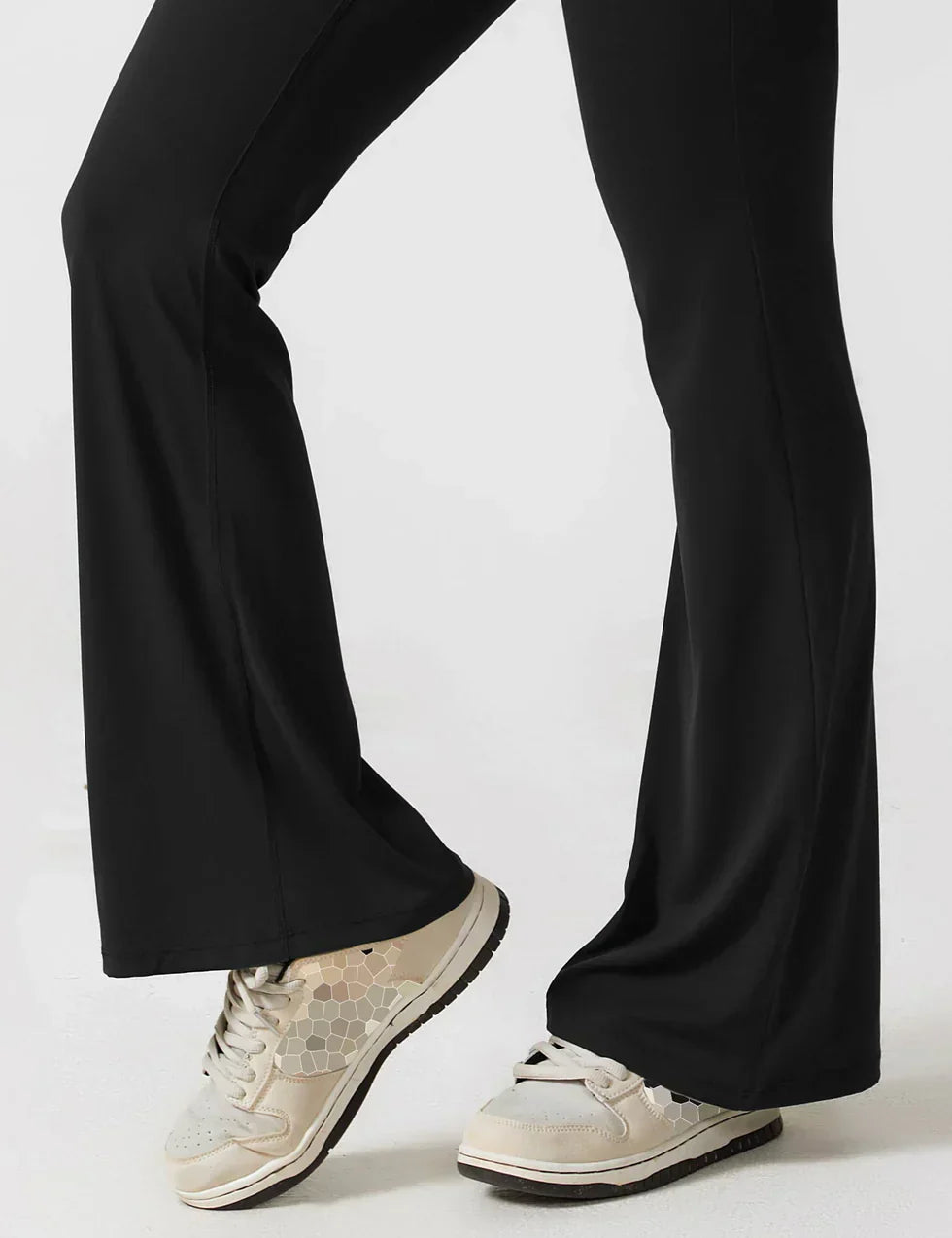 Van Wijnen Mode | Dames Jumpsuit met Flared Pijpen en V-Rug