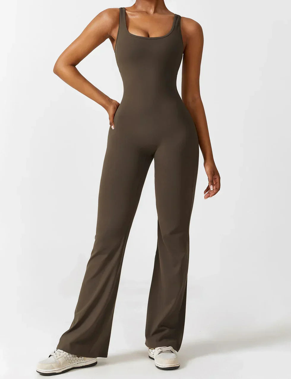 Van Wijnen Mode | Dames Jumpsuit met Flared Pijpen en V-Rug