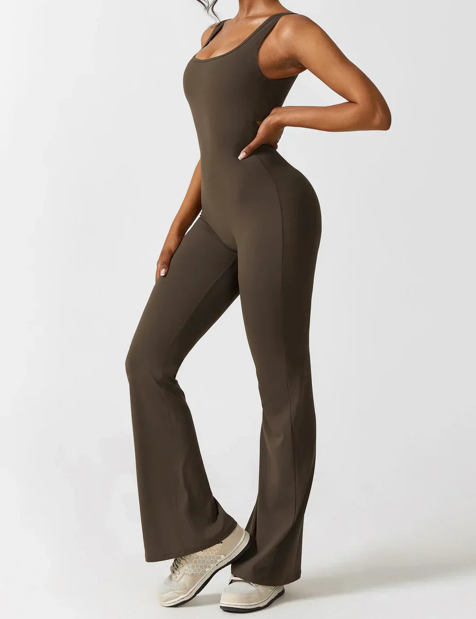 Van Wijnen Mode | Dames Jumpsuit met Flared Pijpen en V-Rug