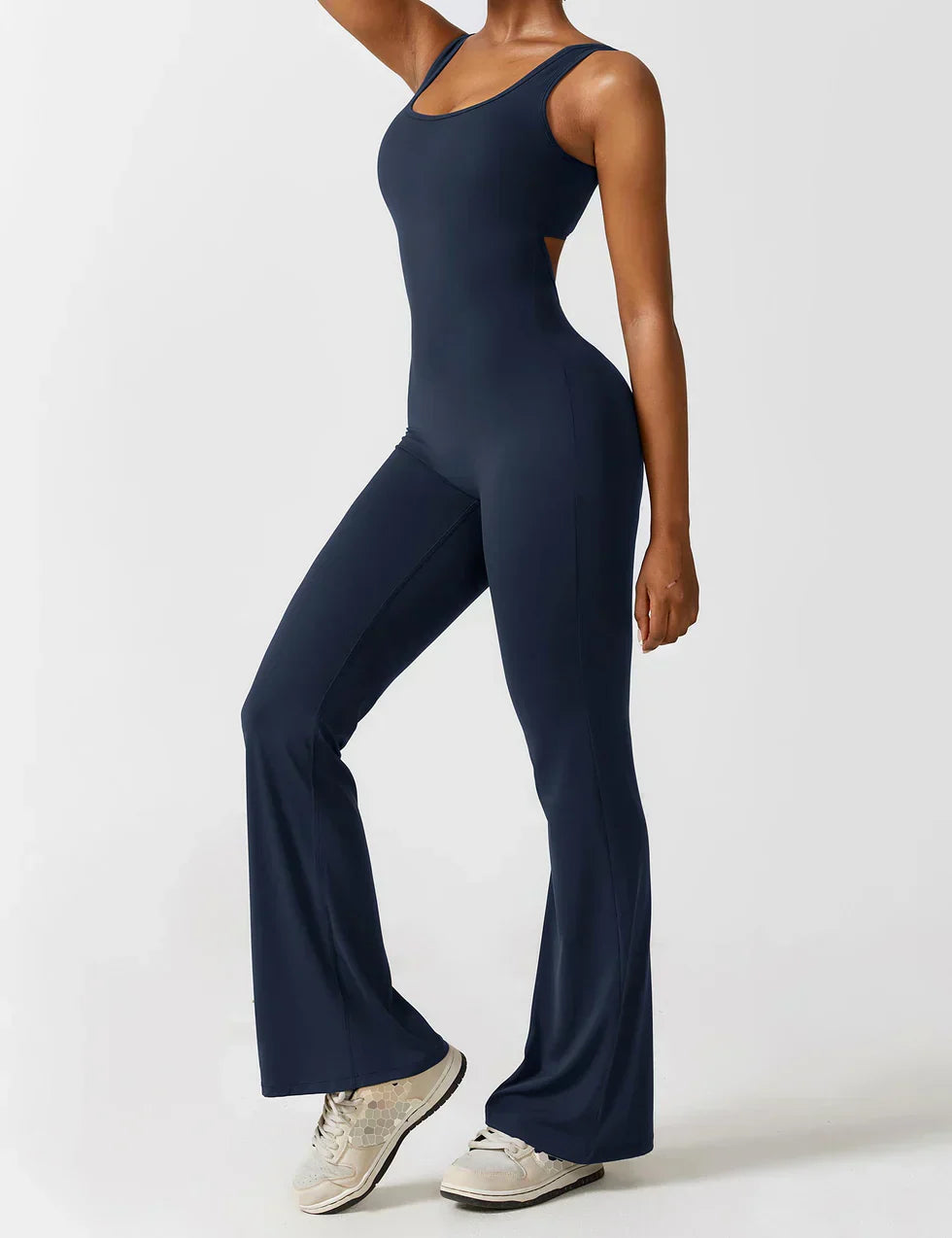 Van Wijnen Mode | Dames Jumpsuit met Flared Pijpen en V-Rug