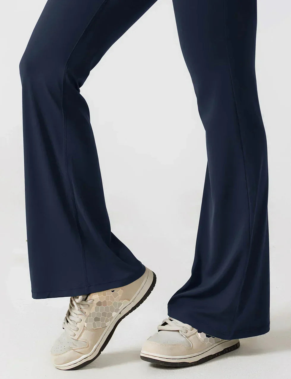 Van Wijnen Mode | Dames Jumpsuit met Flared Pijpen en V-Rug