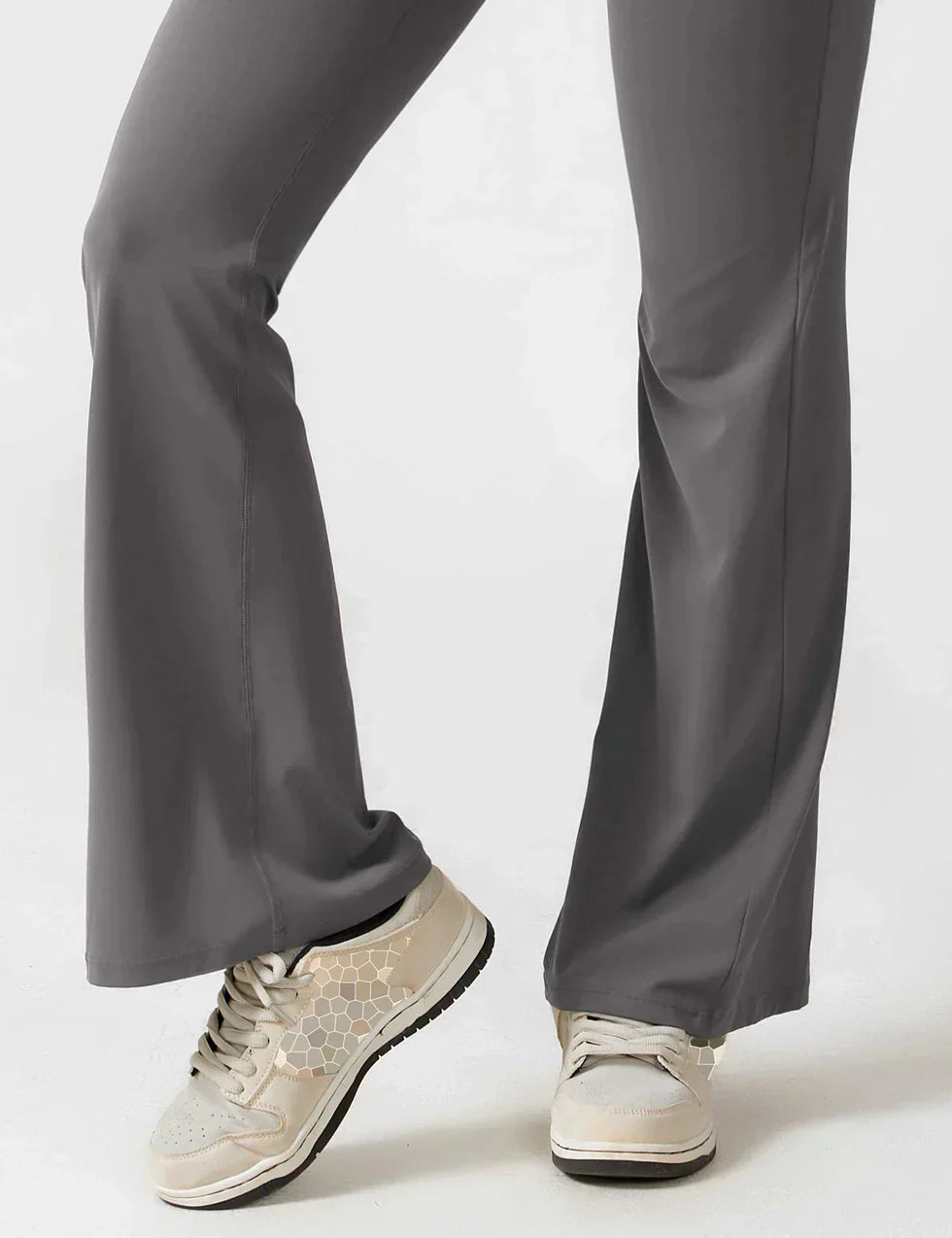 Van Wijnen Mode | Dames Jumpsuit met Flared Pijpen en V-Rug