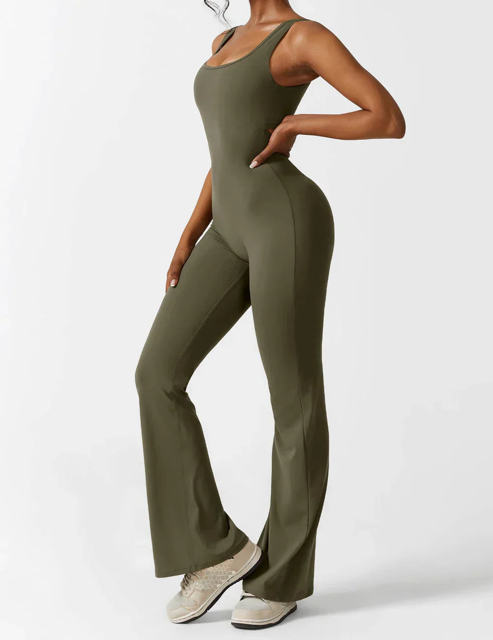 Van Wijnen Mode | Dames Jumpsuit met Flared Pijpen en V-Rug