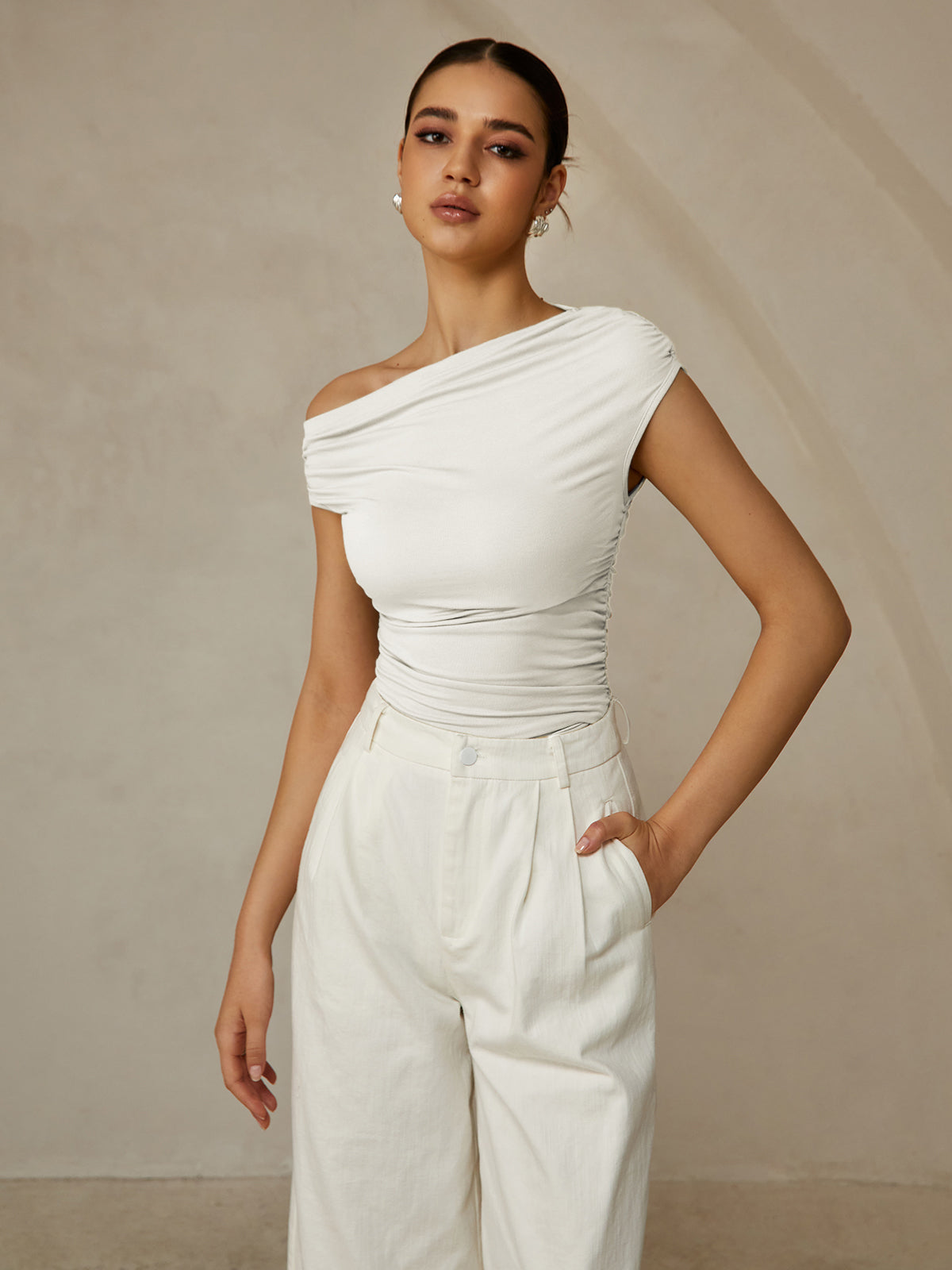Van Wijnen Mode | Asymmetrische One Shoulder Top voor Dames