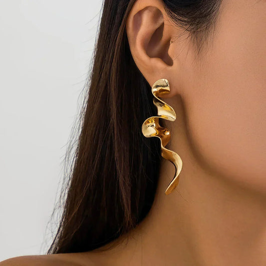 Van Wijnen Mode | Gouden Golvende Oorbellen voor Dames