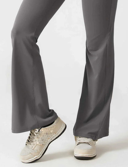 Van Wijnen Mode | Dames Jumpsuit met Flared Pijpen en V-Rug